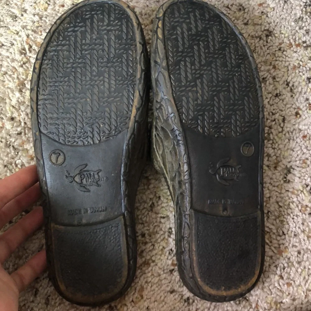 Sandals - Picture 2 of 2
